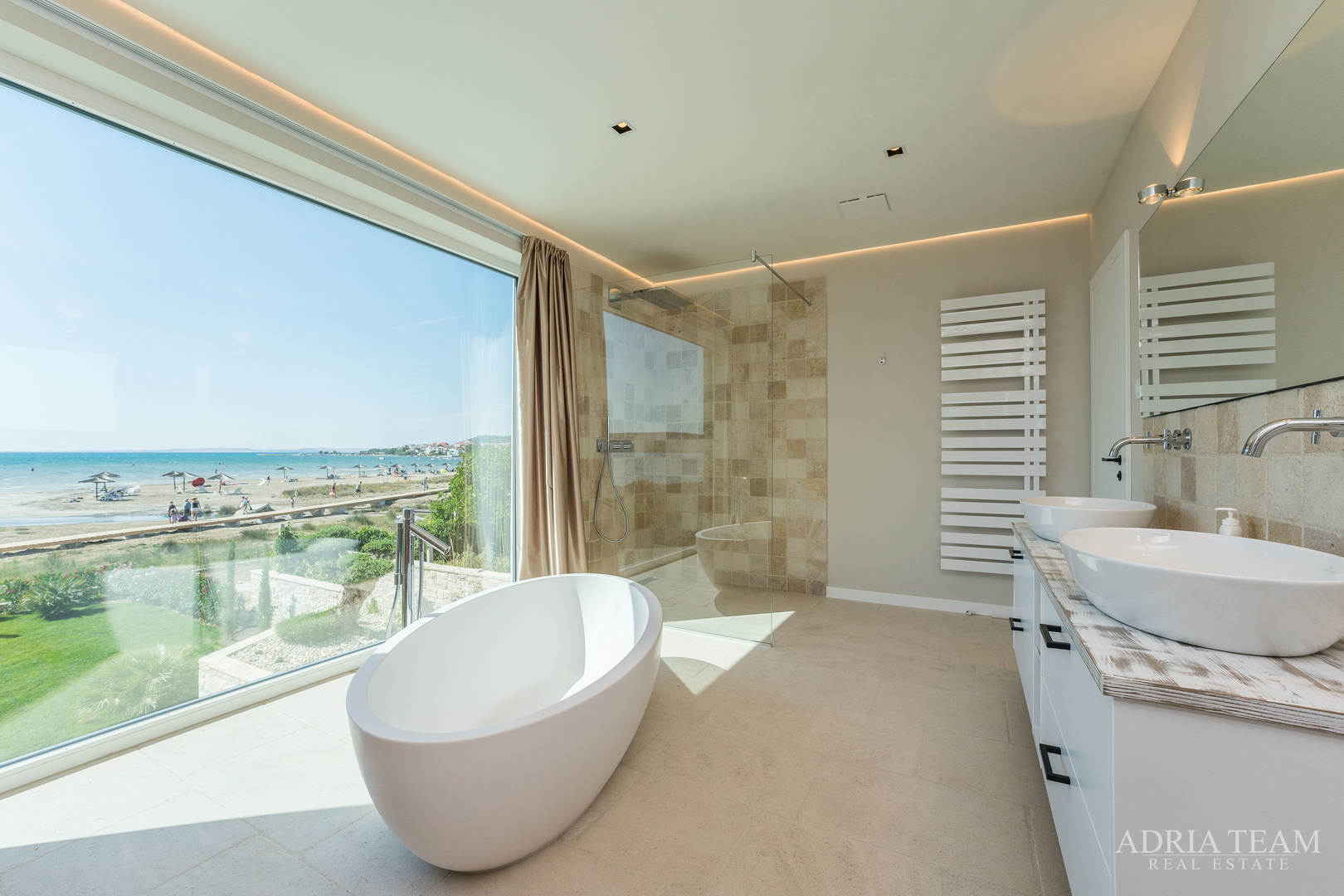 LUKSUZNA VILA U PRVOM REDU DO MORA - LJUBAČ