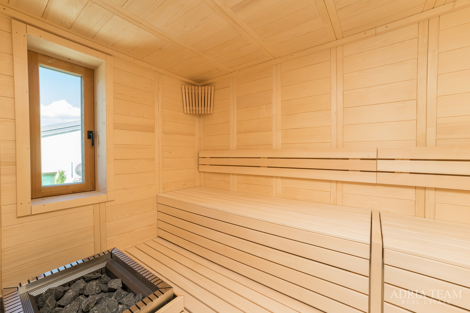 LUKSUZNA VILA U PRVOM REDU DO MORA - LJUBAČ