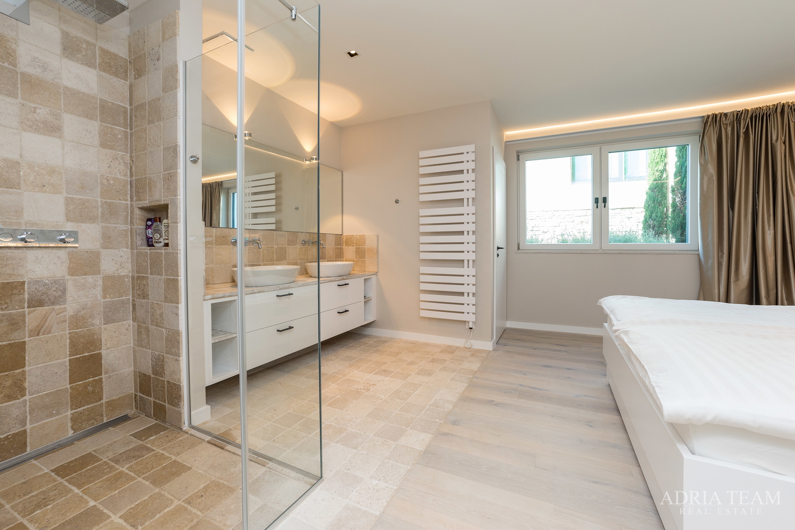 LUKSUZNA VILA U PRVOM REDU DO MORA - LJUBAČ