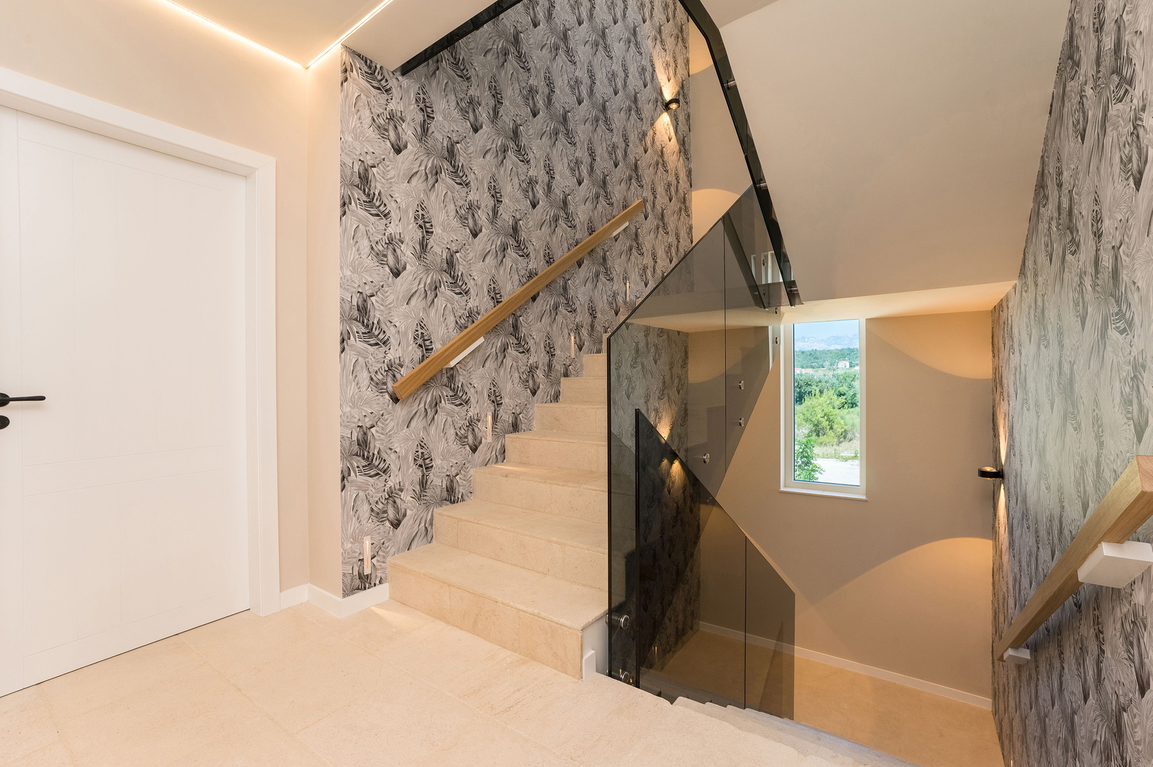 VILA U DRUGOM REDU DO MORA - LJUBAČ