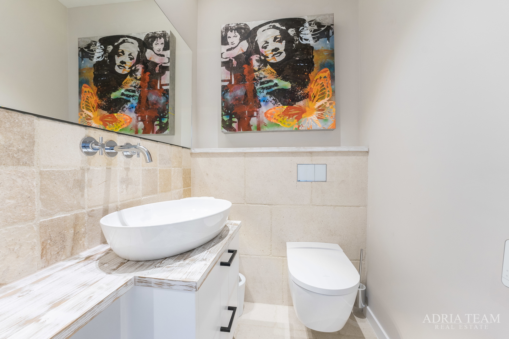 VILA U DRUGOM REDU DO MORA - LJUBAČ