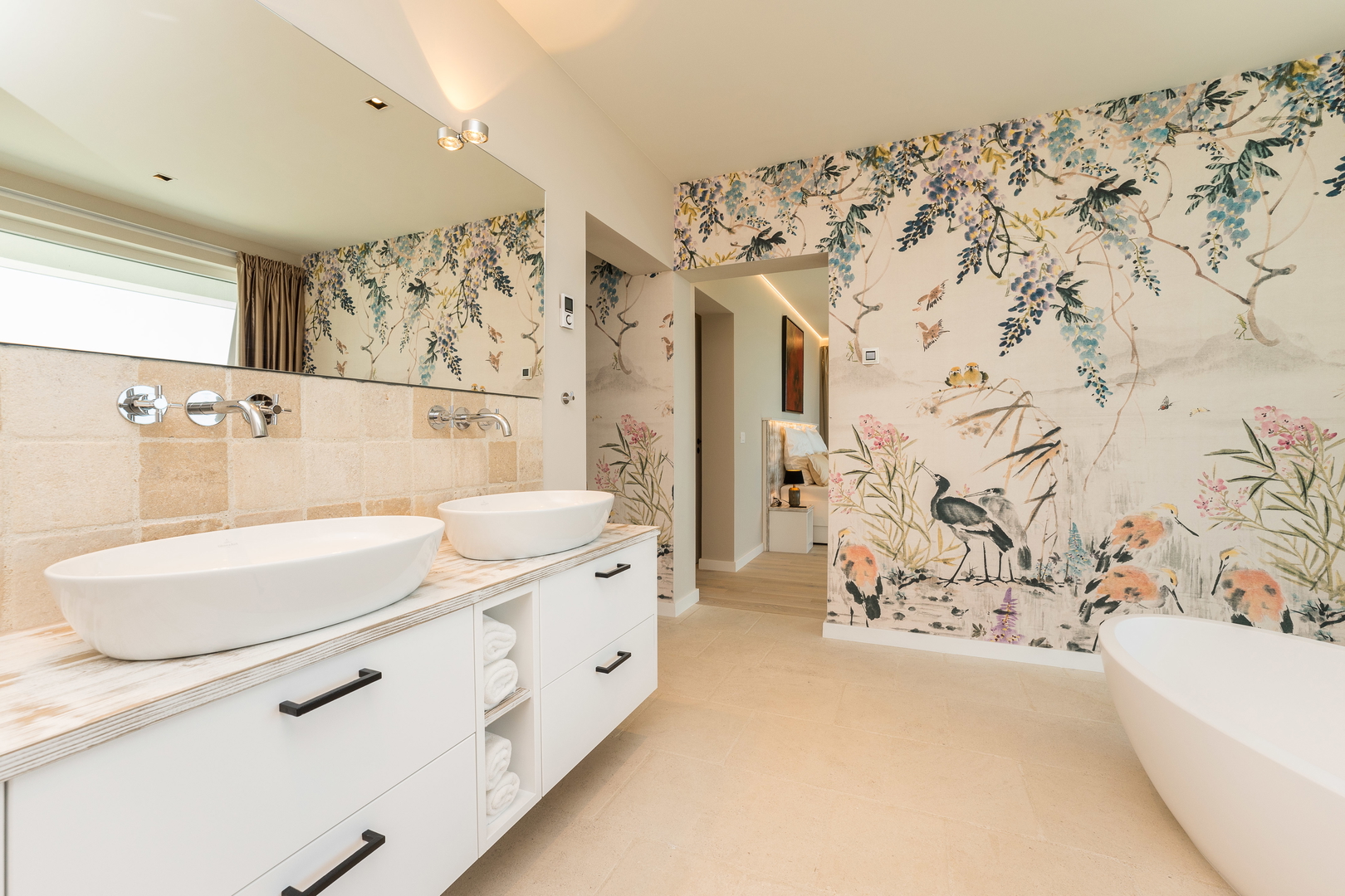 VILA U DRUGOM REDU DO MORA - LJUBAČ