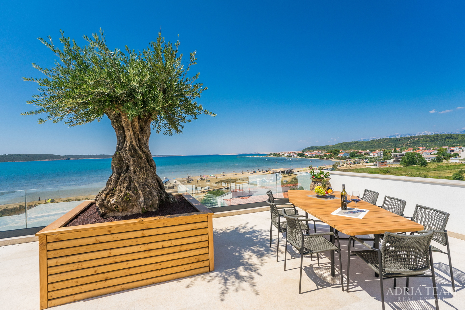 VILA U DRUGOM REDU DO MORA - LJUBAČ