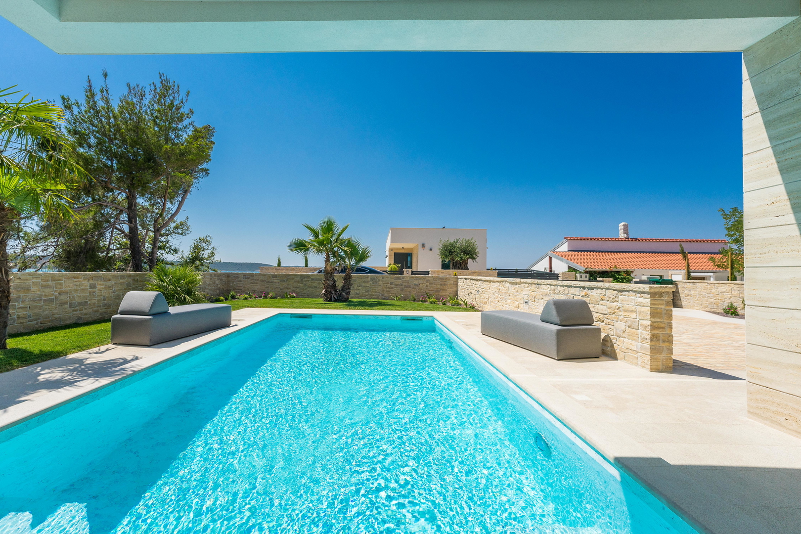 VILA U DRUGOM REDU DO MORA - LJUBAČ