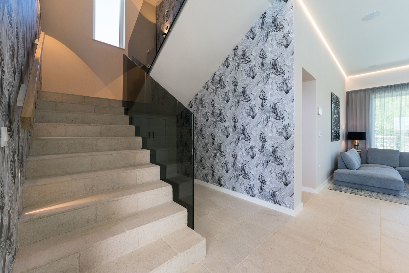 VILA U DRUGOM REDU DO MORA - LJUBAČ