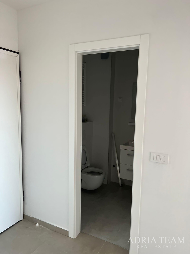 DVOETAŽNI APARTMAN S POGLEDOM NA MORE, 200 m OD PLAŽE, PAG - POVLJANA