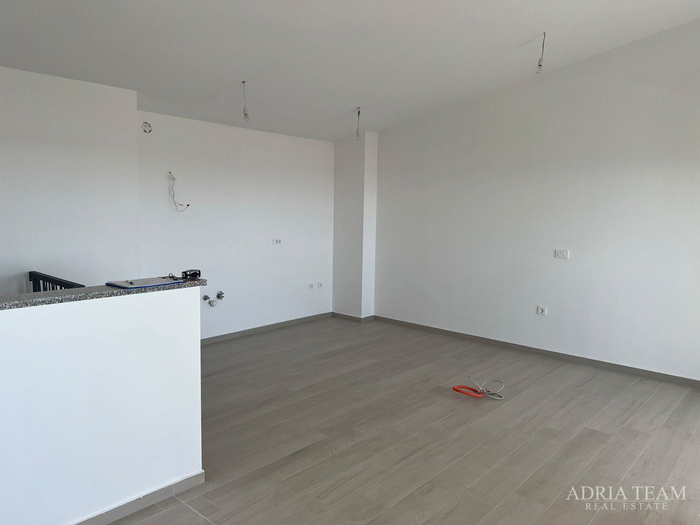 DVOETAŽNI APARTMAN S POGLEDOM NA MORE, 200 m OD PLAŽE, PAG - POVLJANA