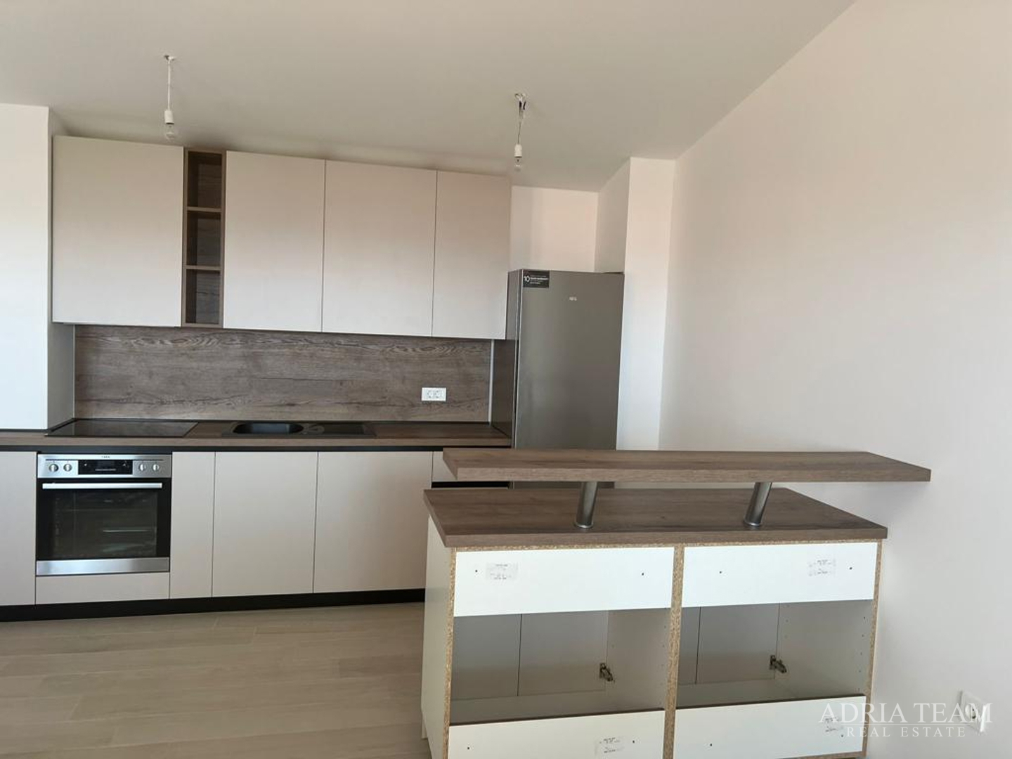 DVOETAŽNI APARTMAN S POGLEDOM NA MORE, 200 m OD PLAŽE, PAG - POVLJANA