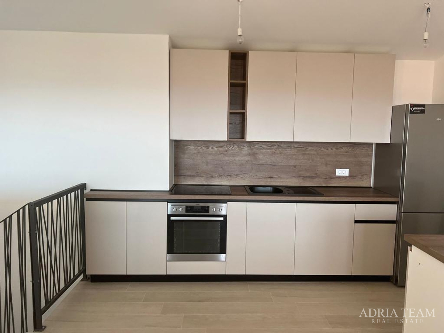 DVOETAŽNI APARTMAN S POGLEDOM NA MORE, 200 m OD PLAŽE, PAG - POVLJANA
