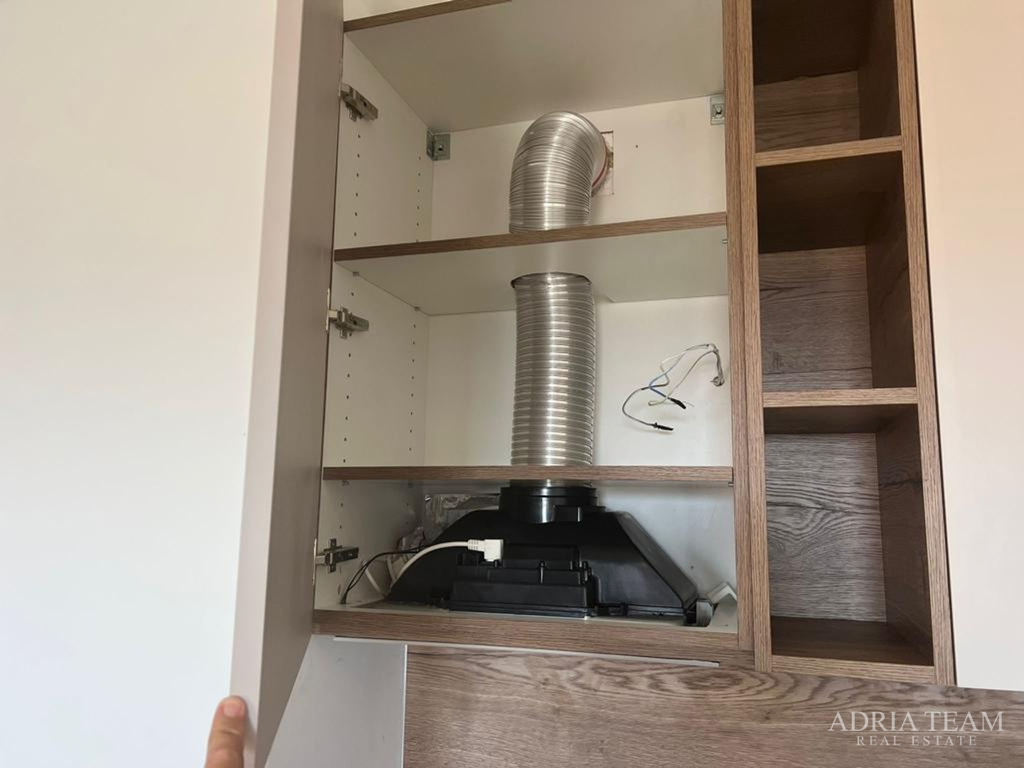 DVOETAŽNI APARTMAN S POGLEDOM NA MORE, 200 m OD PLAŽE, PAG - POVLJANA