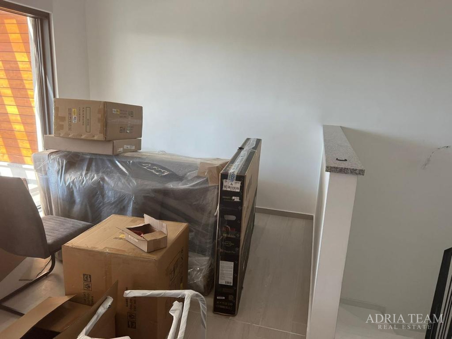 DVOETAŽNI APARTMAN S POGLEDOM NA MORE, 200 m OD PLAŽE, PAG - POVLJANA