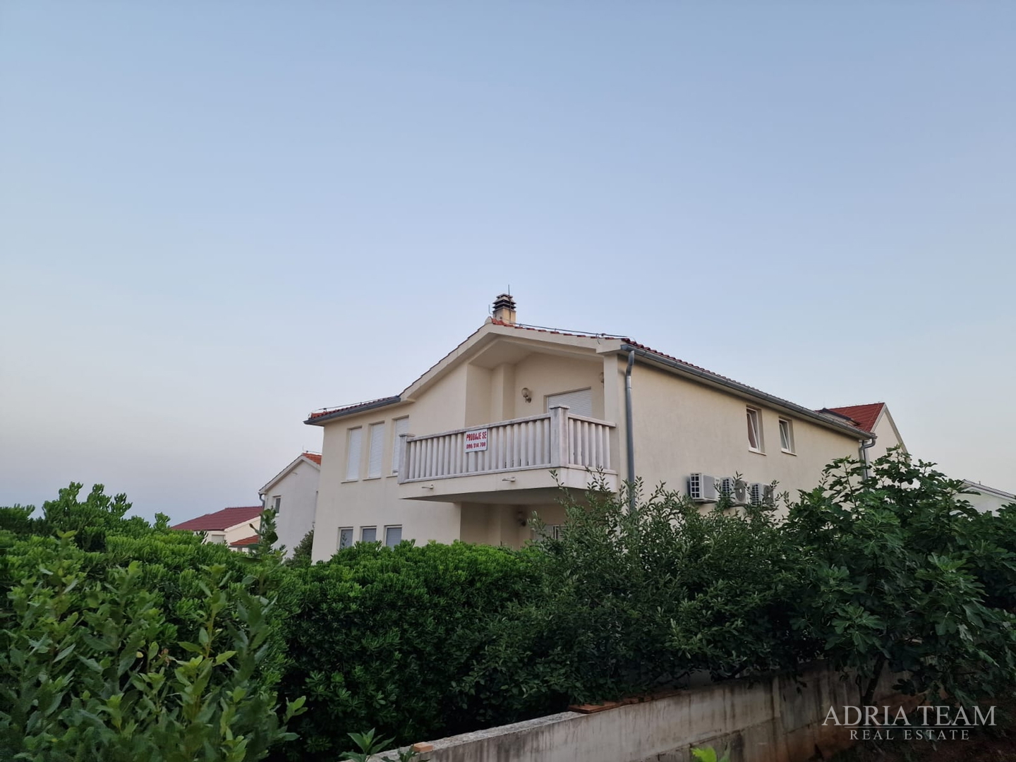 OBITELJSKA VILA AMERIČKOG STILA - VODICE