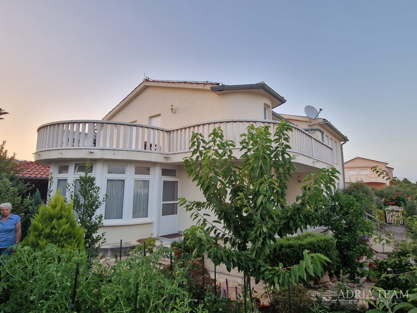 OBITELJSKA VILA AMERIČKOG STILA - VODICE