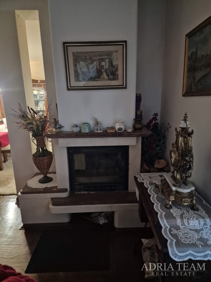 OBITELJSKA VILA AMERIČKOG STILA - VODICE