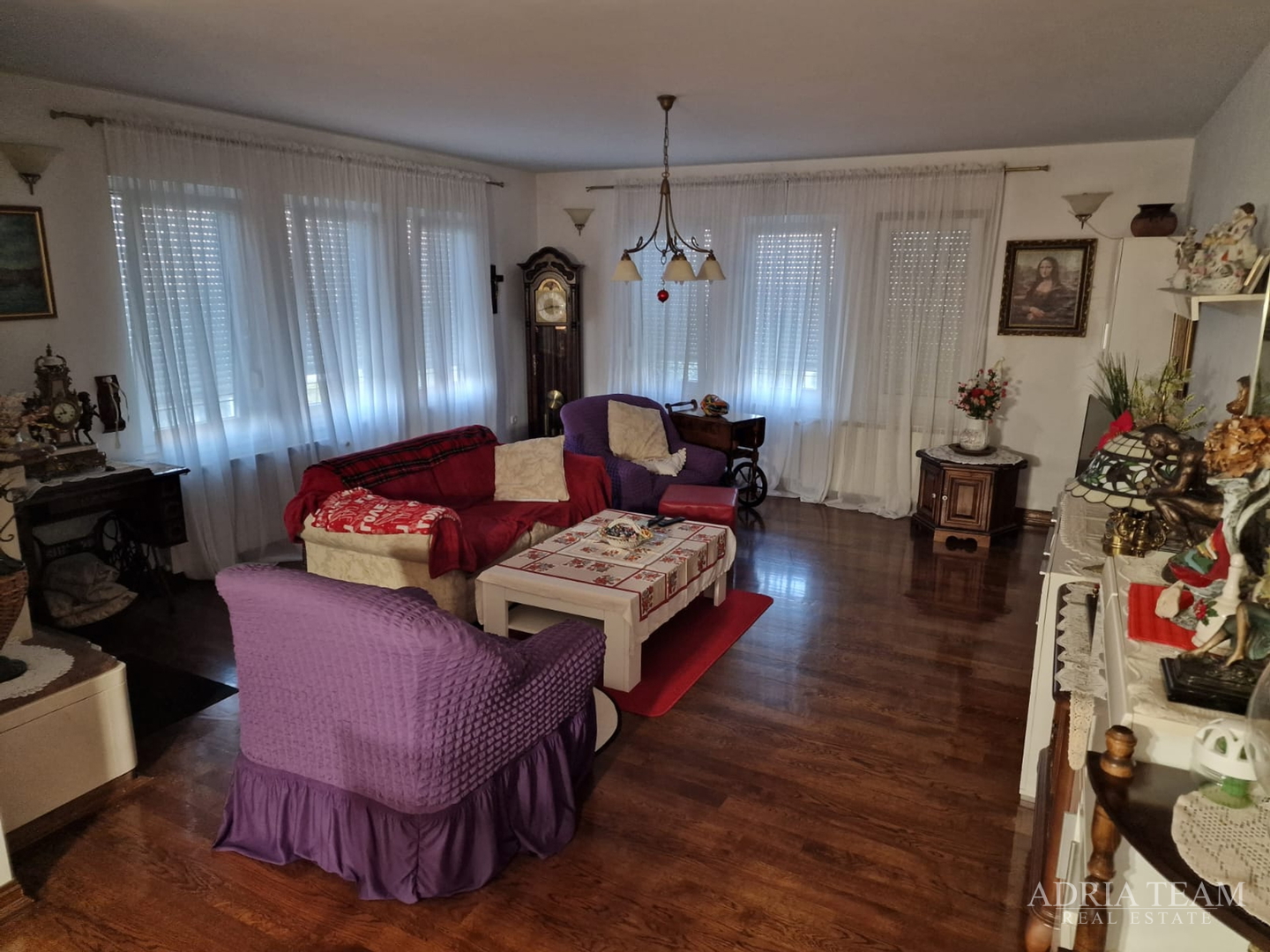 OBITELJSKA VILA AMERIČKOG STILA - VODICE