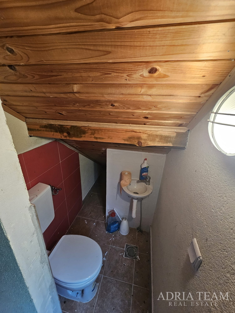 KUĆA U PREDIVNOM OKRUŽENJU - RIČICE