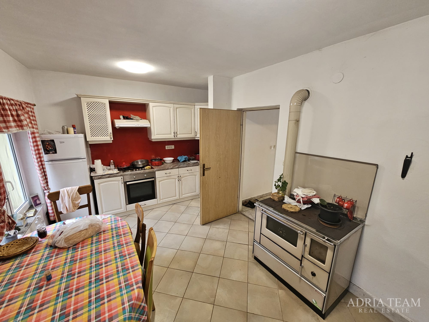 KUĆA U PREDIVNOM OKRUŽENJU - RIČICE