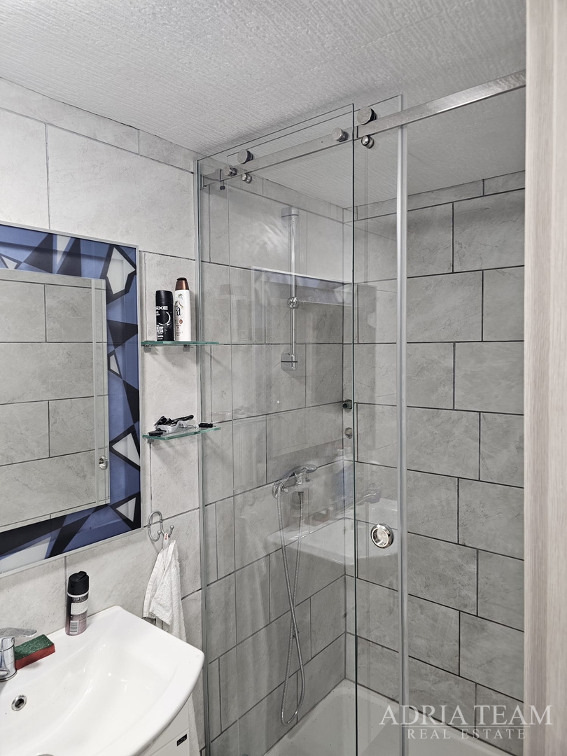 KUĆA U PREDIVNOM OKRUŽENJU - RIČICE