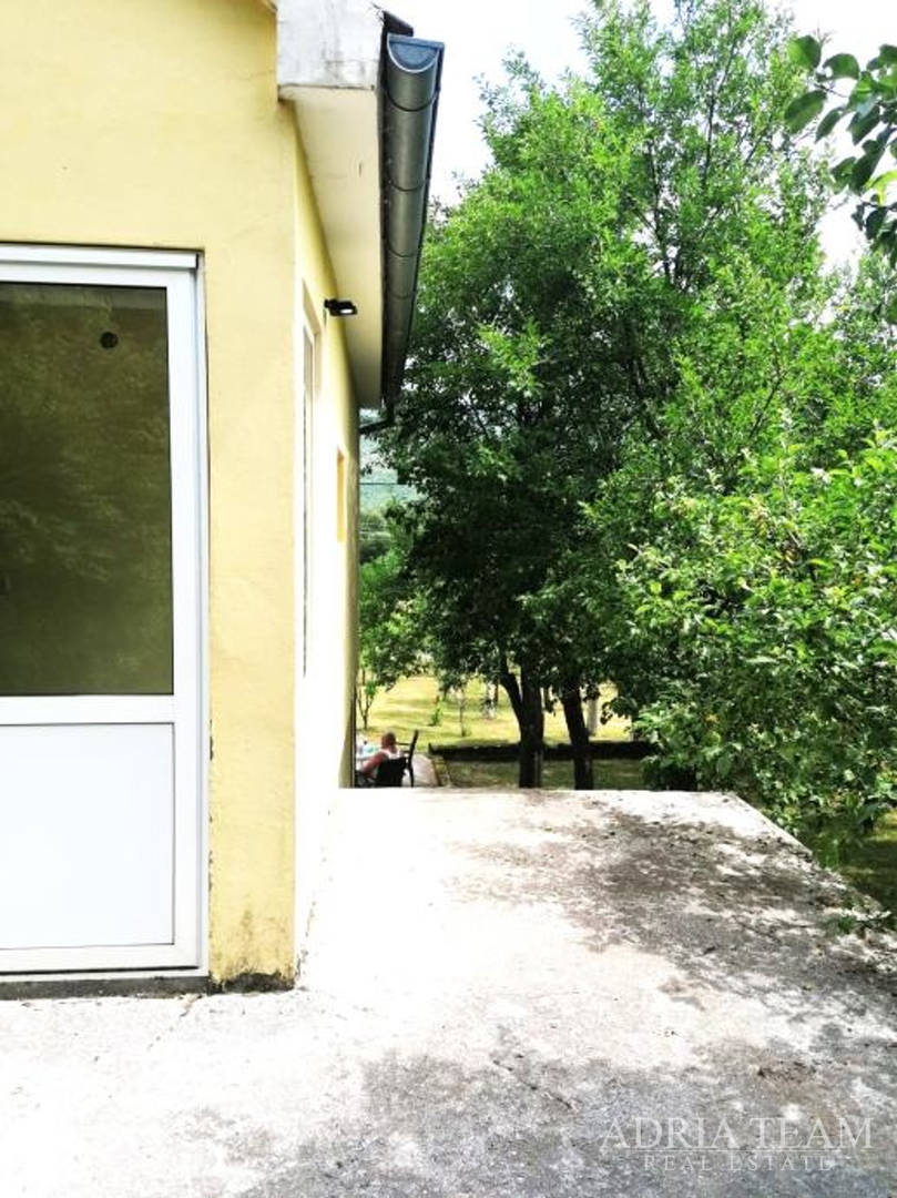 KUĆA U PREDIVNOM OKRUŽENJU - RIČICE