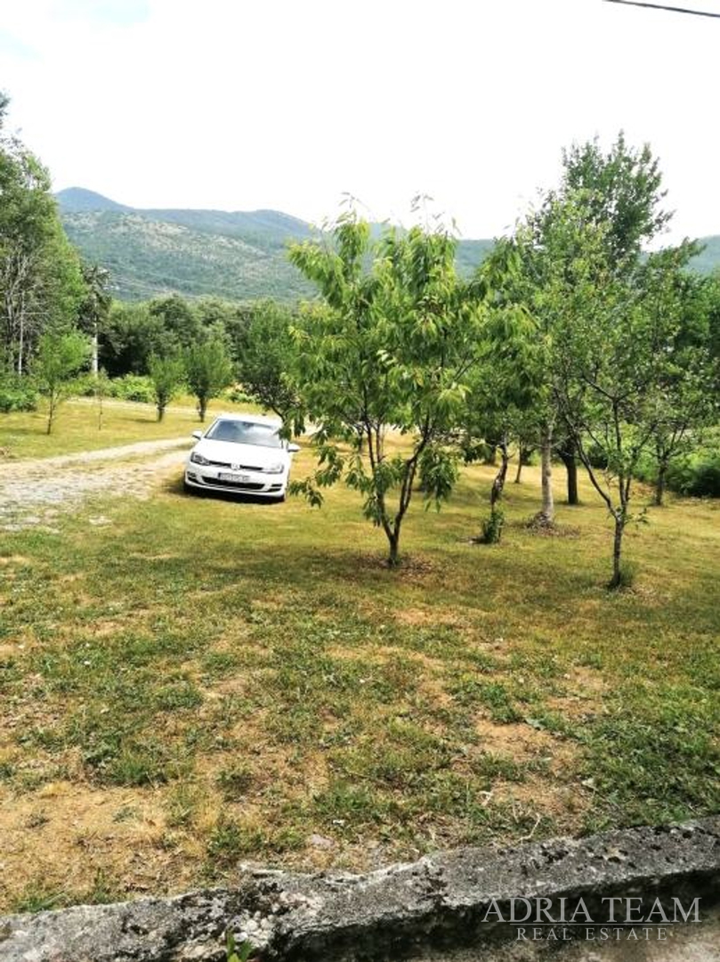 KUĆA U PREDIVNOM OKRUŽENJU - RIČICE