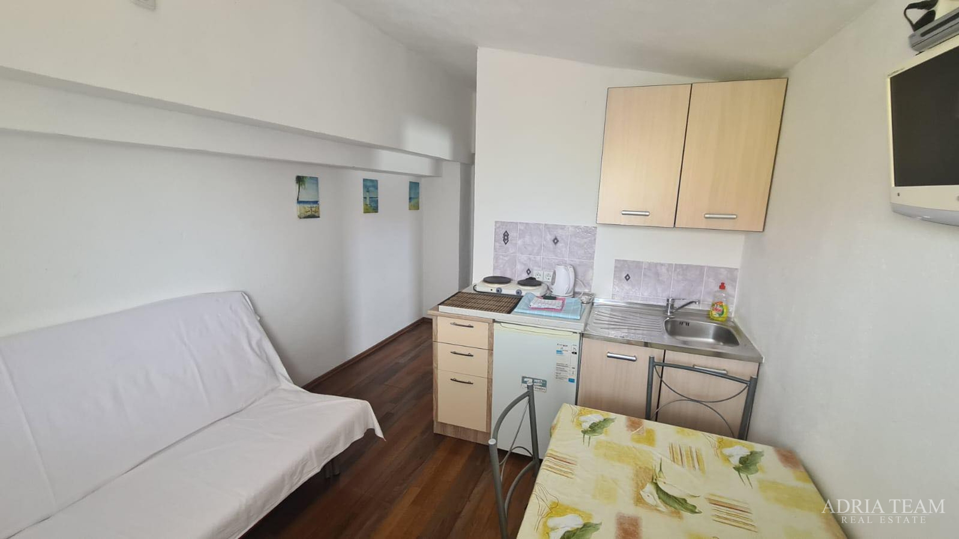 AKCIJA!! APARTMANSKA KUĆA S 5 APARTMANA, 170 M OD MORA, VIR - ZADAR