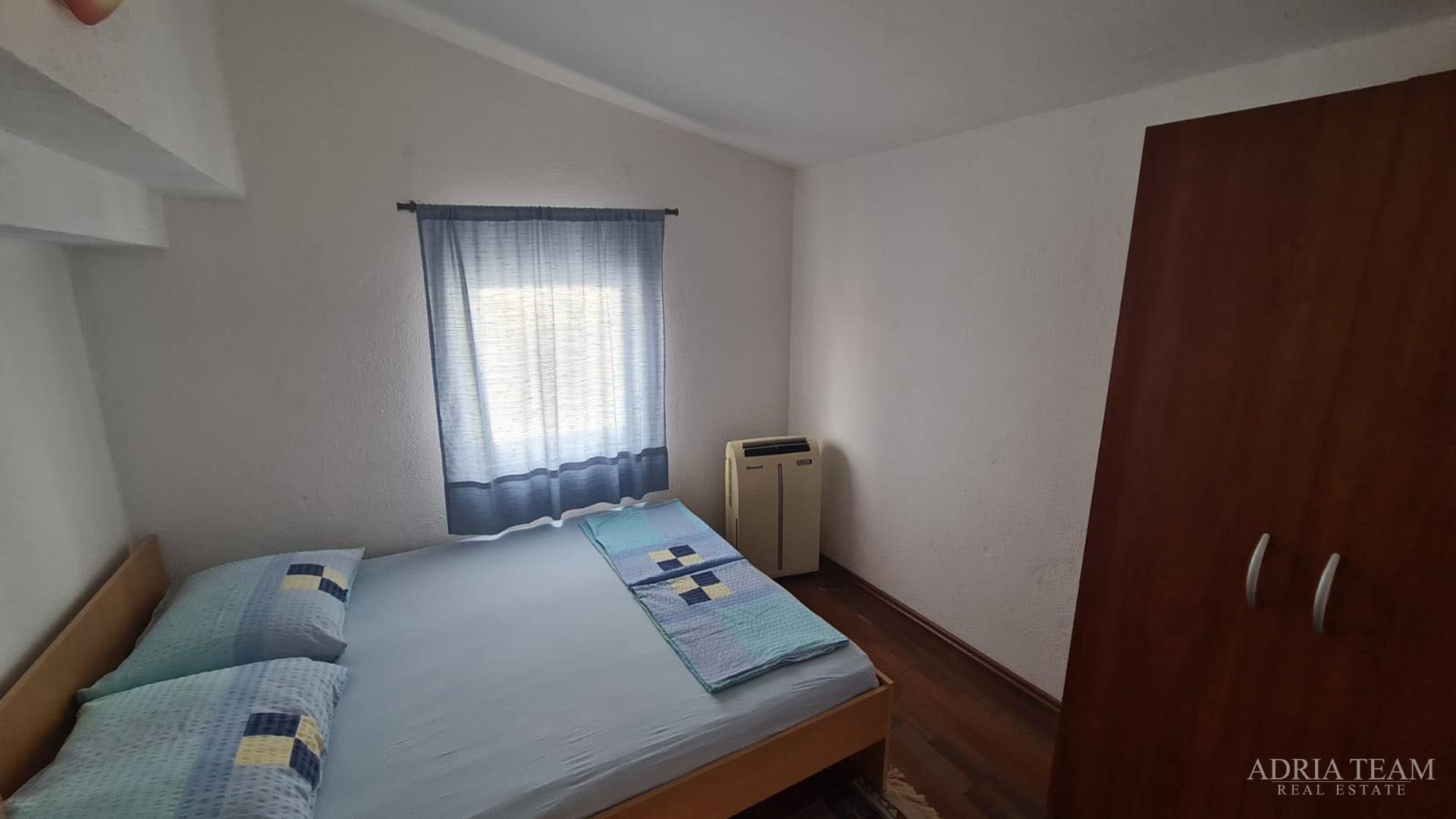 AKCIJA!! APARTMANSKA KUĆA S 5 APARTMANA, 170 M OD MORA, VIR - ZADAR