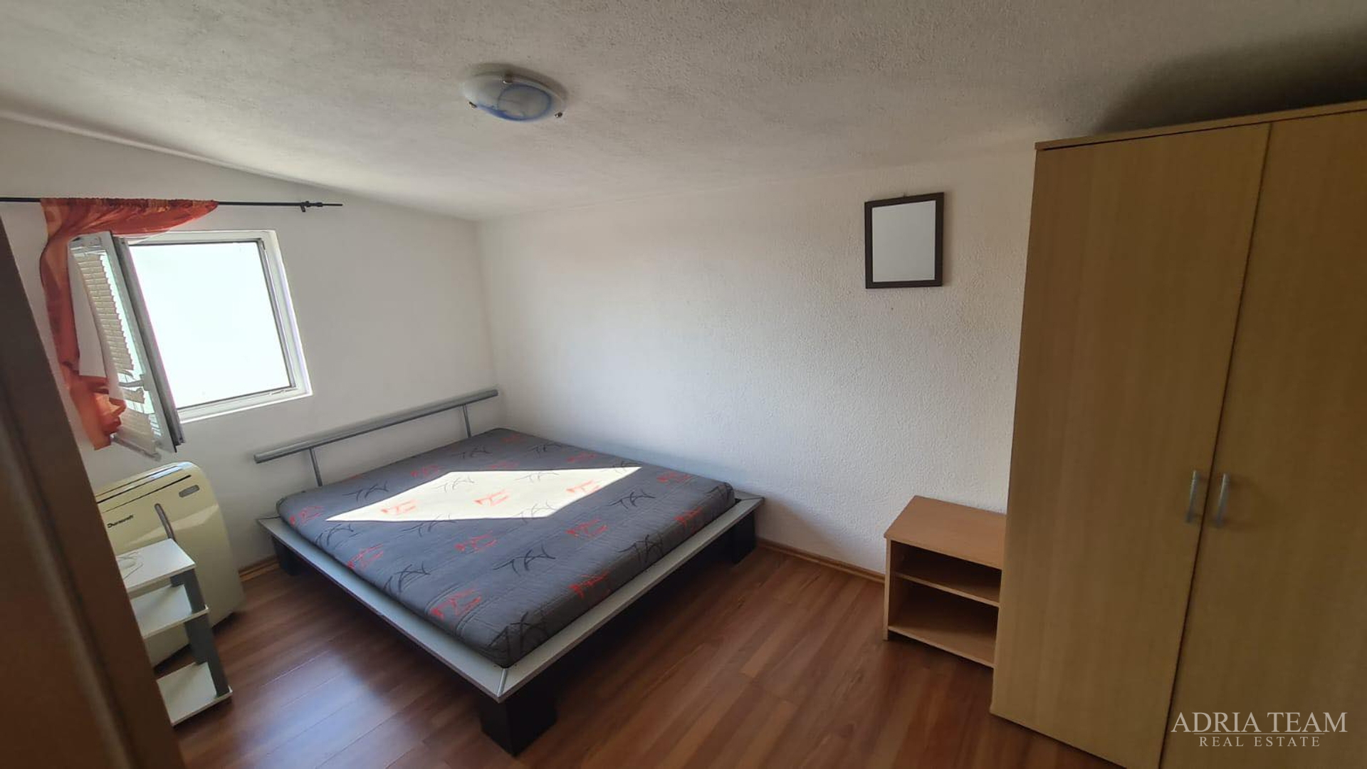 AKCIJA!! APARTMANSKA KUĆA S 5 APARTMANA, 170 M OD MORA, VIR - ZADAR