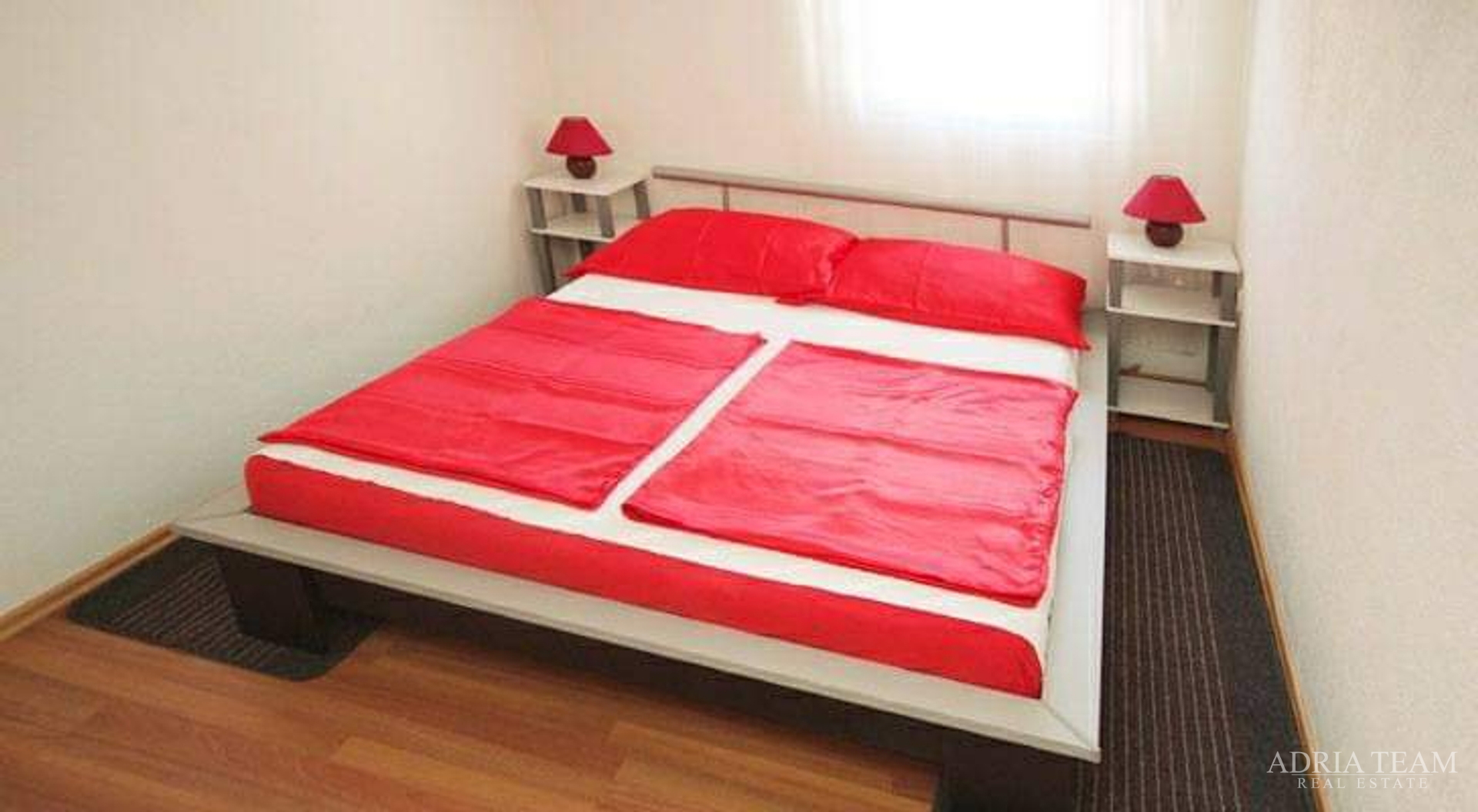 AKCIJA!! APARTMANSKA KUĆA S 5 APARTMANA, 170 M OD MORA, VIR - ZADAR