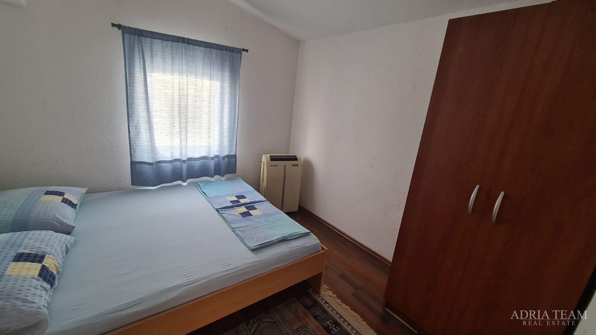 AKCIJA!! APARTMANSKA KUĆA S 5 APARTMANA, 170 M OD MORA, VIR - ZADAR