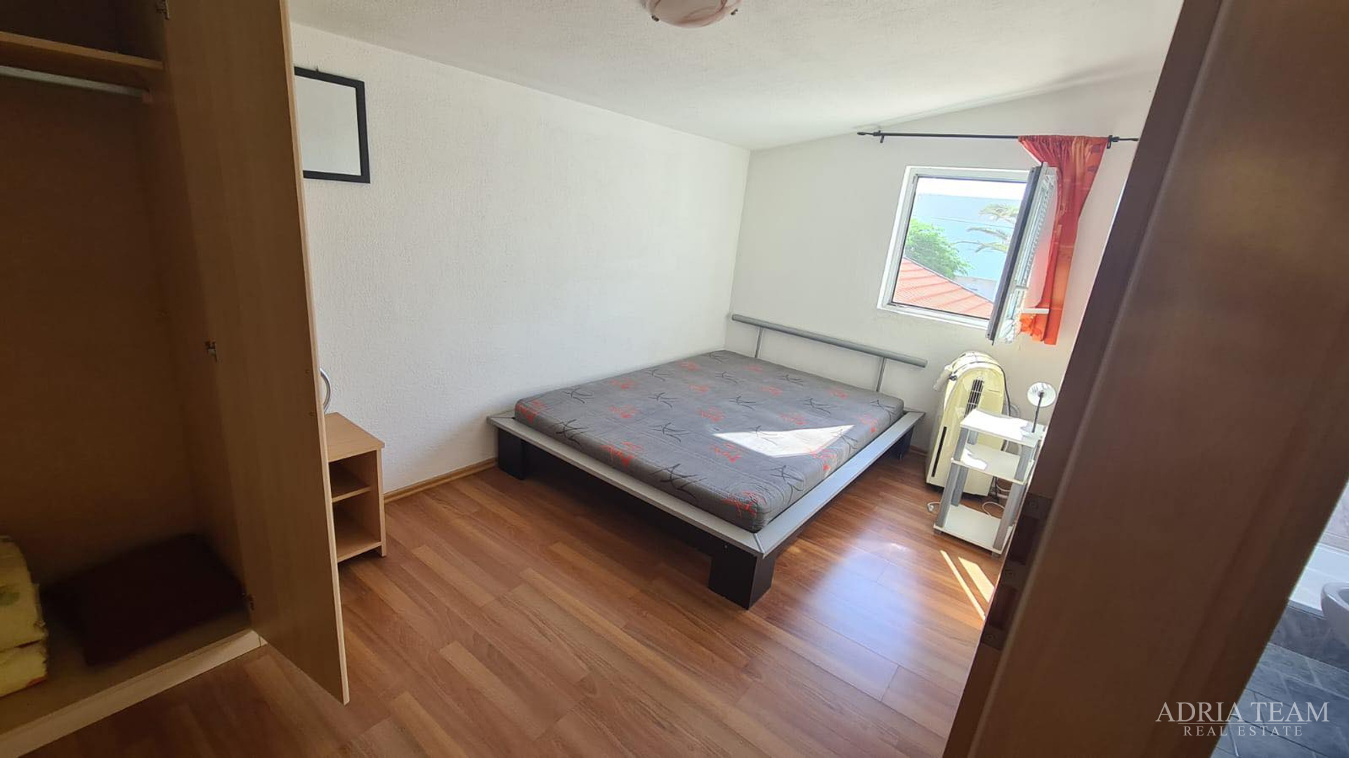 AKCIJA!! APARTMANSKA KUĆA S 5 APARTMANA, 170 M OD MORA, VIR - ZADAR