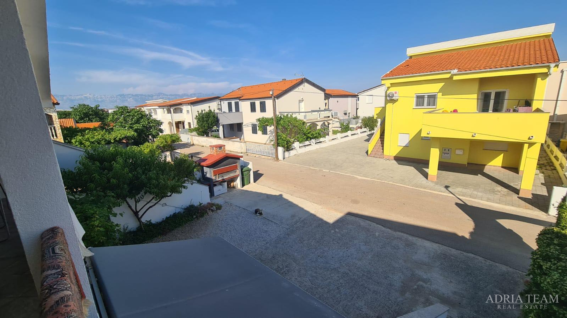 AKCIJA!! APARTMANSKA KUĆA S 5 APARTMANA, 170 M OD MORA, VIR - ZADAR