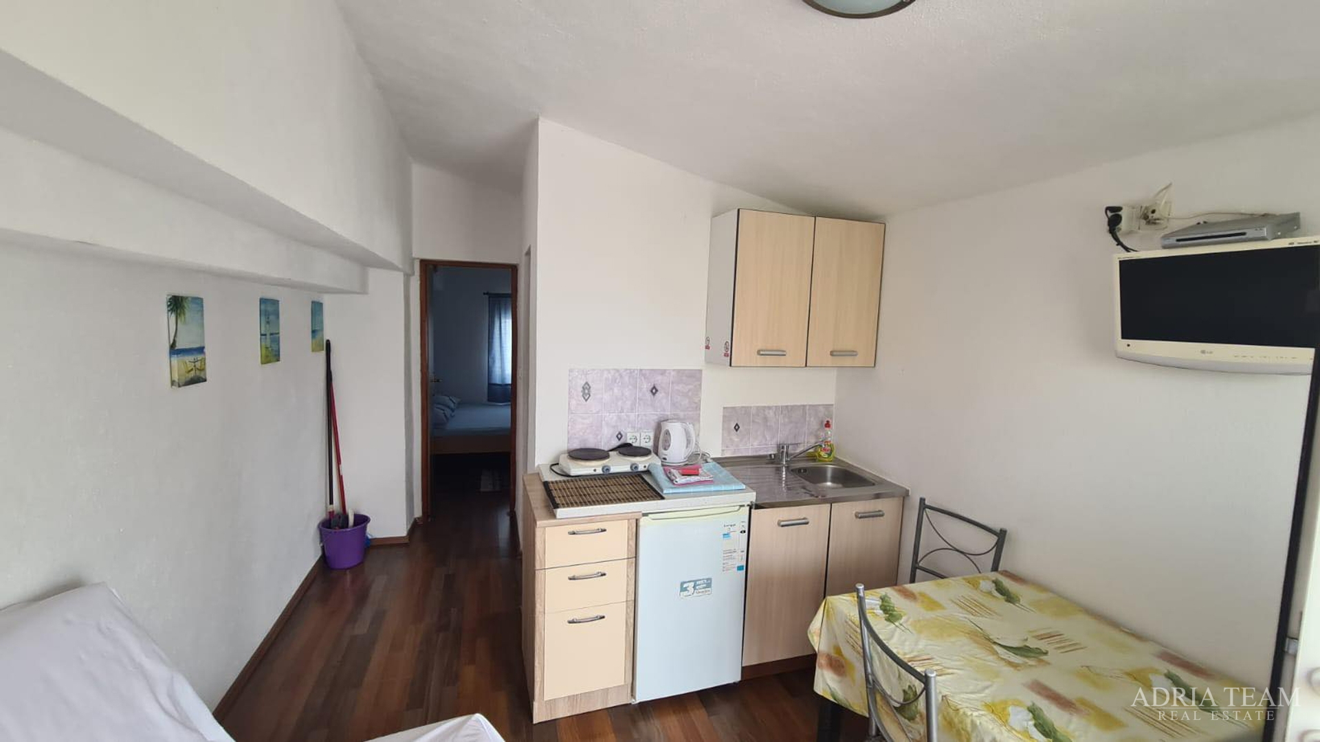 AKCIJA!! APARTMANSKA KUĆA S 5 APARTMANA, 170 M OD MORA, VIR - ZADAR