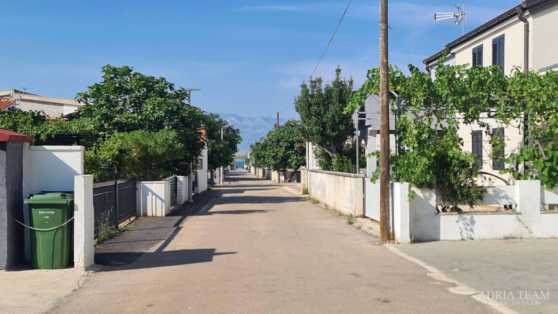 AKCIJA!! APARTMANSKA KUĆA S 5 APARTMANA, 170 M OD MORA, VIR - ZADAR