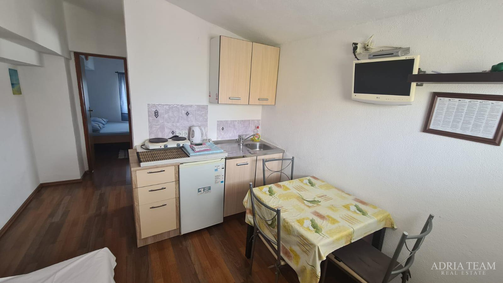 AKCIJA!! APARTMANSKA KUĆA S 5 APARTMANA, 170 M OD MORA, VIR - ZADAR
