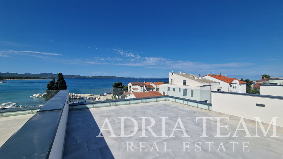 PRILIKA!!! APARTMAN NA 2. KATU STAMBENE ZGRADE, POGLED NA MORE - DIKLO, ZADAR