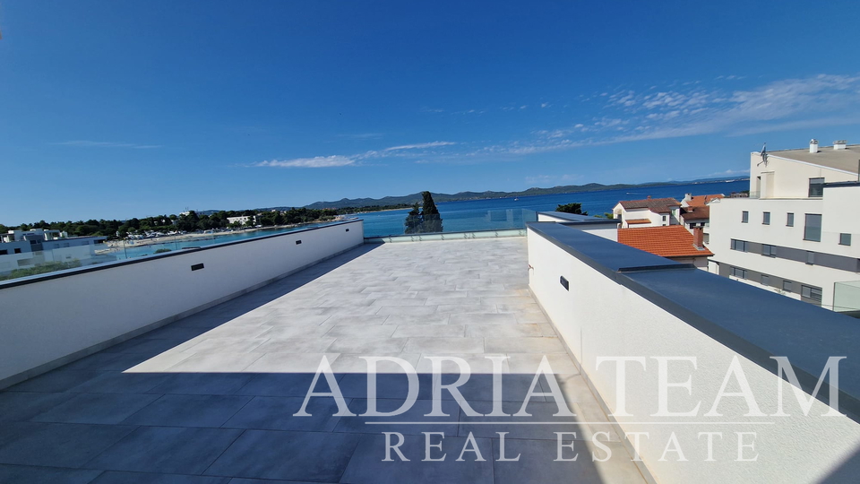 PRILIKA!!! APARTMAN NA 2. KATU STAMBENE ZGRADE, POGLED NA MORE - DIKLO, ZADAR