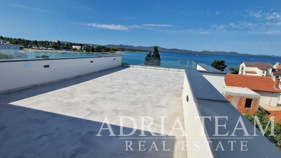 PRILIKA!!! APARTMAN NA 2. KATU STAMBENE ZGRADE, POGLED NA MORE - DIKLO, ZADAR