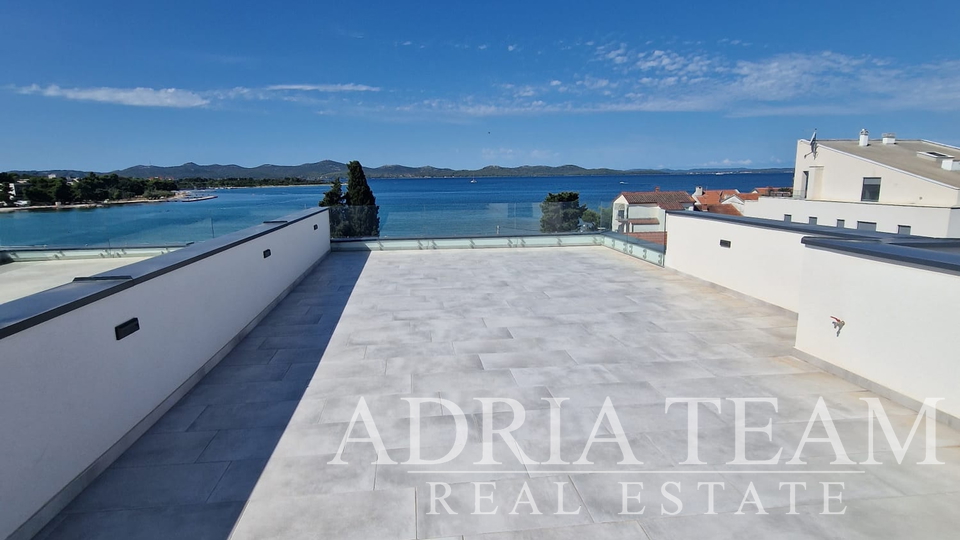 PRILIKA!!! APARTMAN NA 2. KATU STAMBENE ZGRADE, POGLED NA MORE - DIKLO, ZADAR