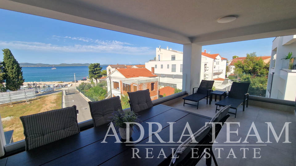 PRILIKA!!! APARTMAN NA 2. KATU STAMBENE ZGRADE, POGLED NA MORE - DIKLO, ZADAR