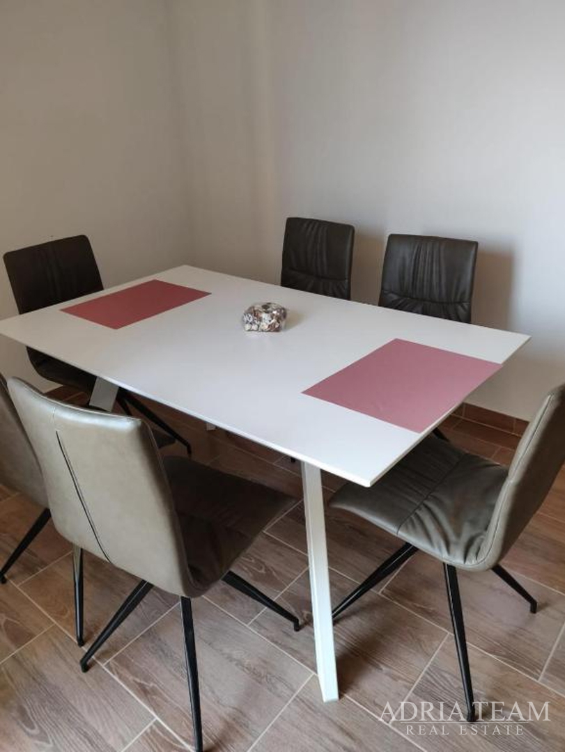 KUĆA S 3 STAMBENE JEDINICE I BAZENOM, POGLED NA MORE - MASLENICA