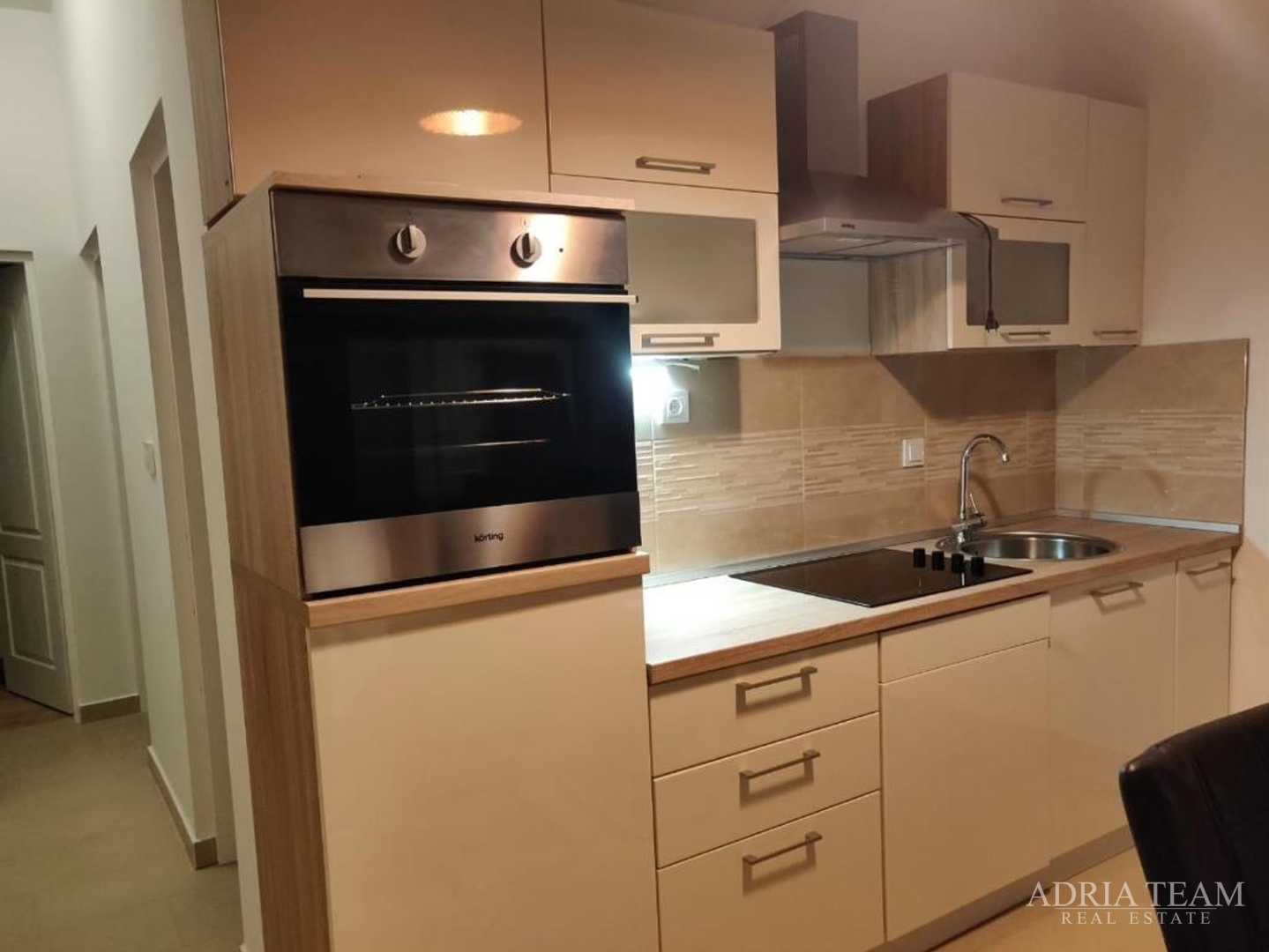 KUĆA S 3 STAMBENE JEDINICE I BAZENOM, POGLED NA MORE - MASLENICA