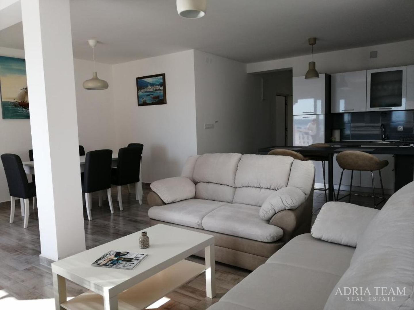 KUĆA S 3 STAMBENE JEDINICE I BAZENOM, POGLED NA MORE - MASLENICA