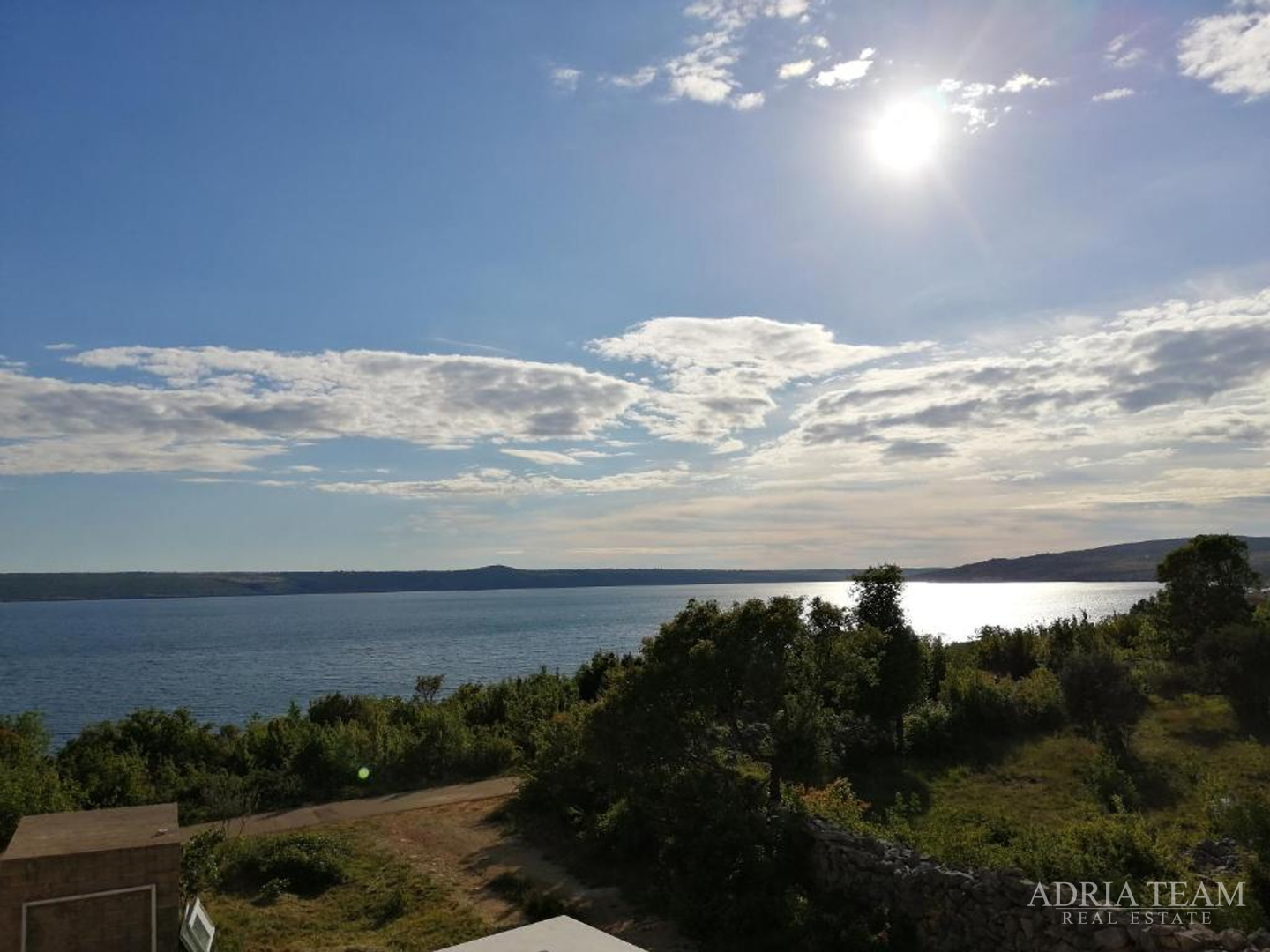 KUĆA S 3 STAMBENE JEDINICE I BAZENOM, POGLED NA MORE - MASLENICA
