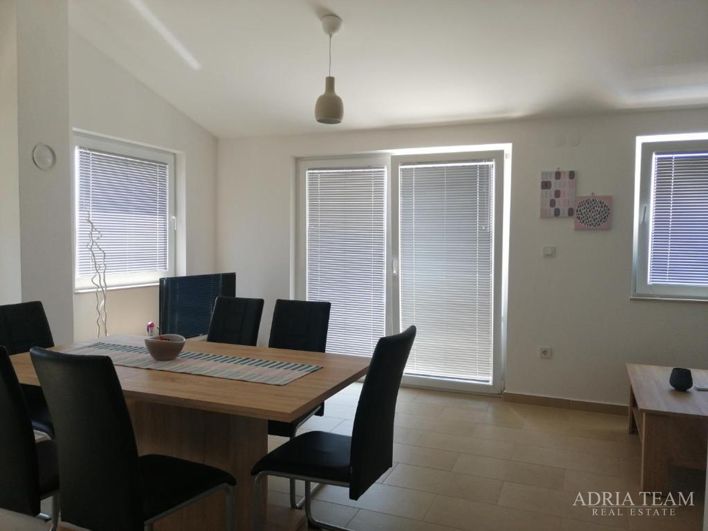 KUĆA S 3 STAMBENE JEDINICE I BAZENOM, POGLED NA MORE - MASLENICA