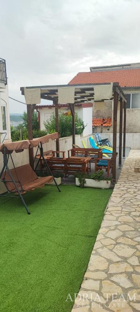 KUĆA S 3 STAMBENE JEDINICE I BAZENOM, POGLED NA MORE - MASLENICA