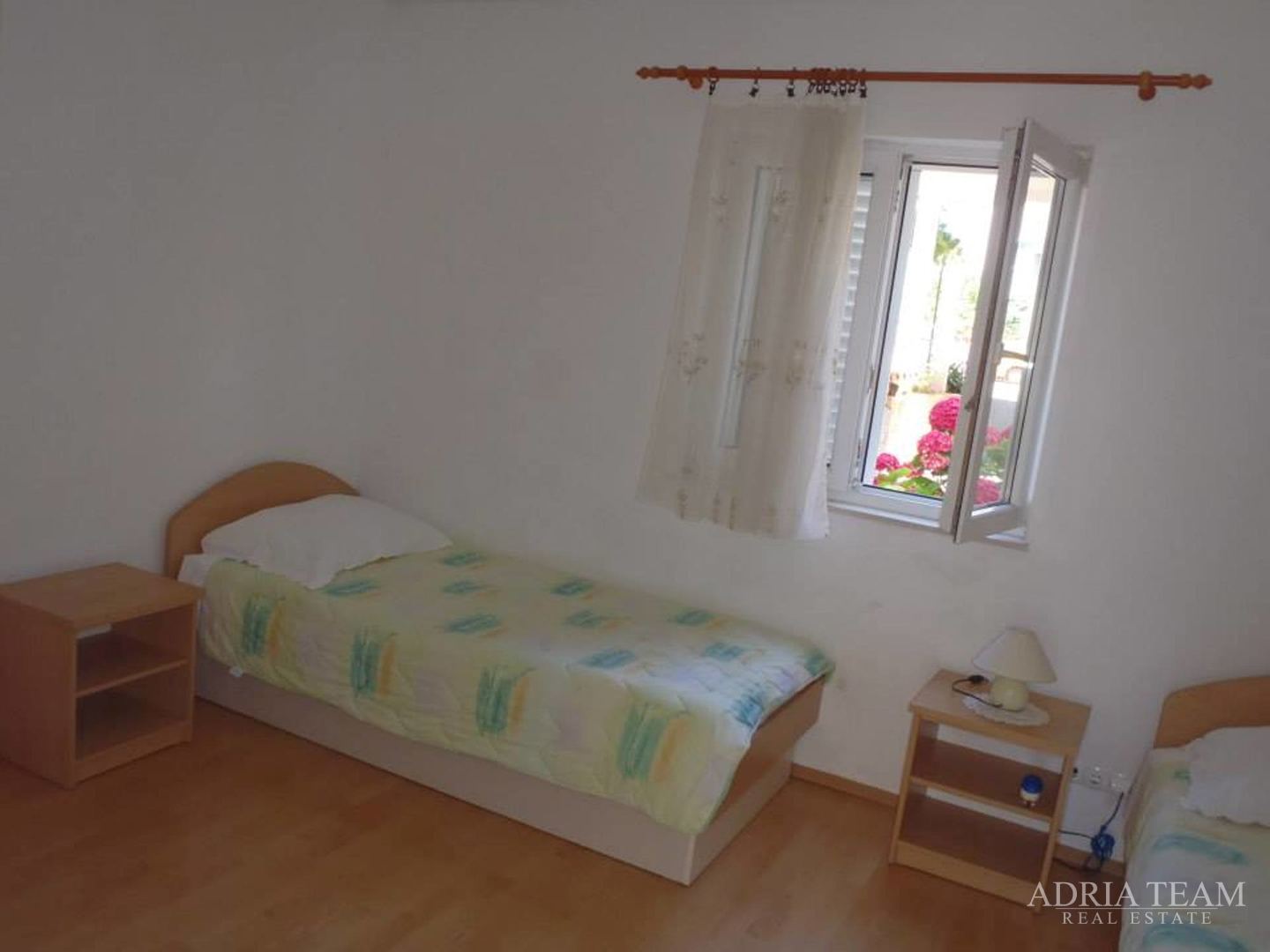 KUĆA U PRVOM REDU DO MORA, PREKRASAN POGLED IZ SVIH PROSTORIJA - BRODARICA, ZADAR