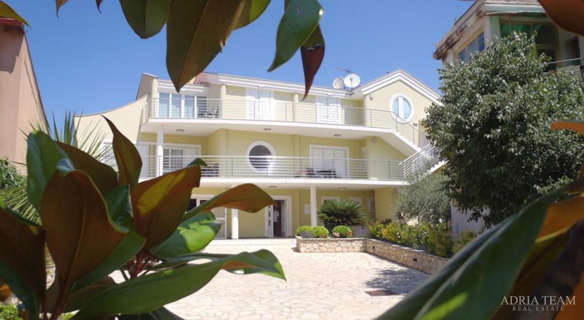 KUĆA U PRVOM REDU DO MORA, PREKRASAN POGLED IZ SVIH PROSTORIJA - BRODARICA, ZADAR