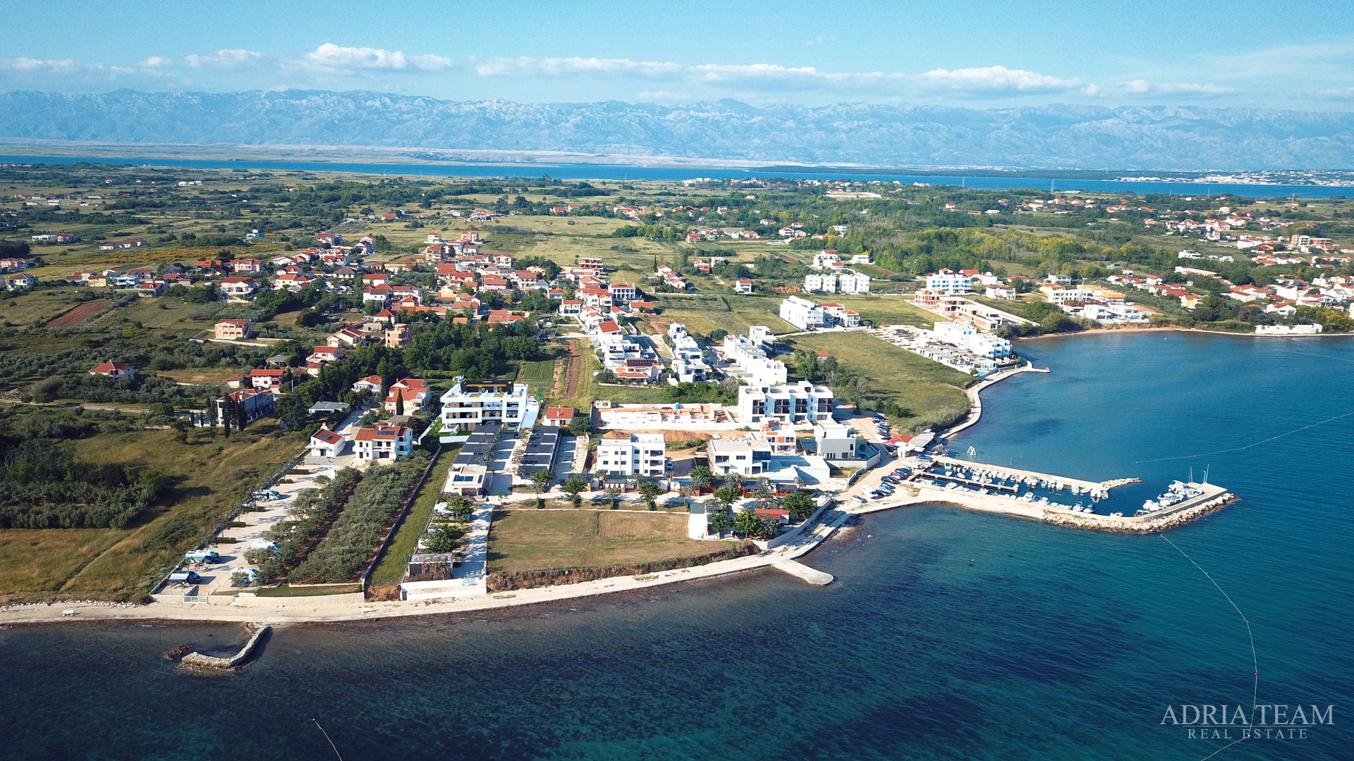 ONE-STOREY AND MULTI-STOREY APARTMENTS IN RESIDENTIAL BUILDING, NEW CONSTRUCTION, 150 m FROM SEA - PRIVLAKA