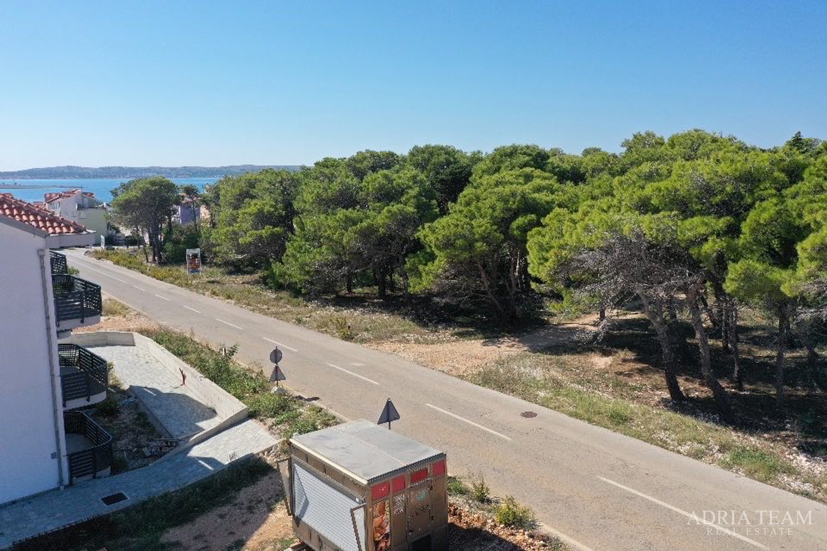 APARTMANI U STAMBENOJ ZGRADI, NOVOGRADNJA - POVLJANA, PAG