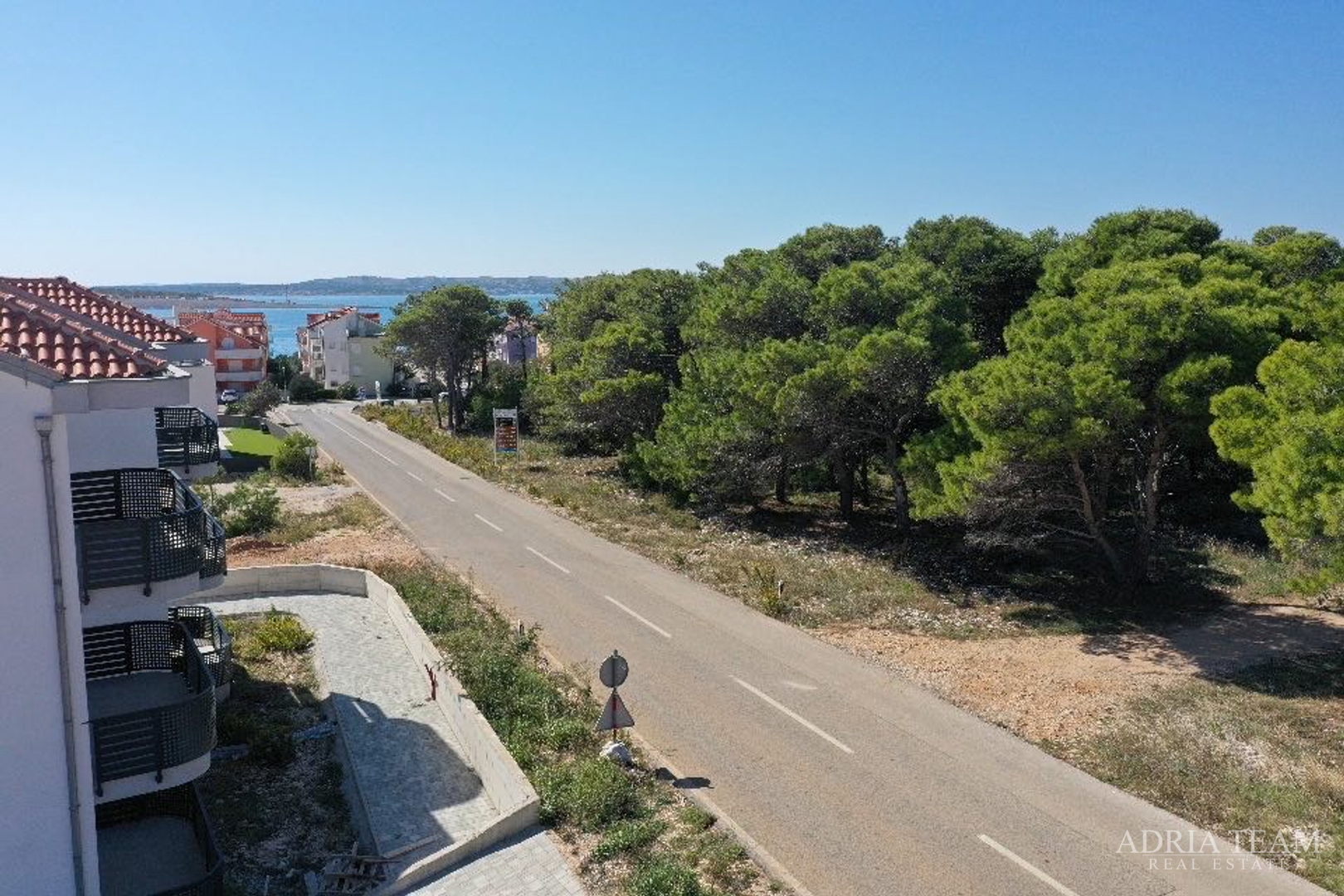 APARTMANI U STAMBENOJ ZGRADI, NOVOGRADNJA - POVLJANA, PAG